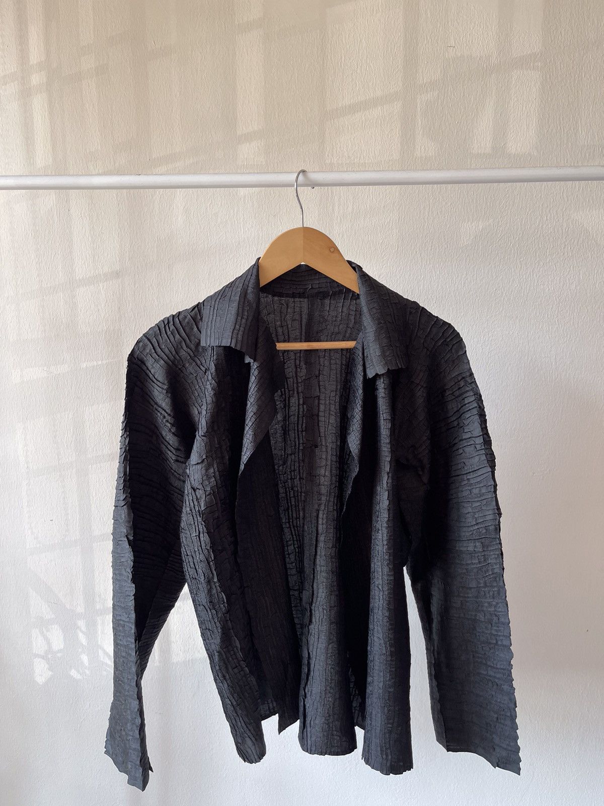 Issey Miyake × Pleats Please Issey Miyake Rare Issey Miyake Wood Skin Style Cardigan Size US M / EU 48-50 / 2 - 2 Thumbnail