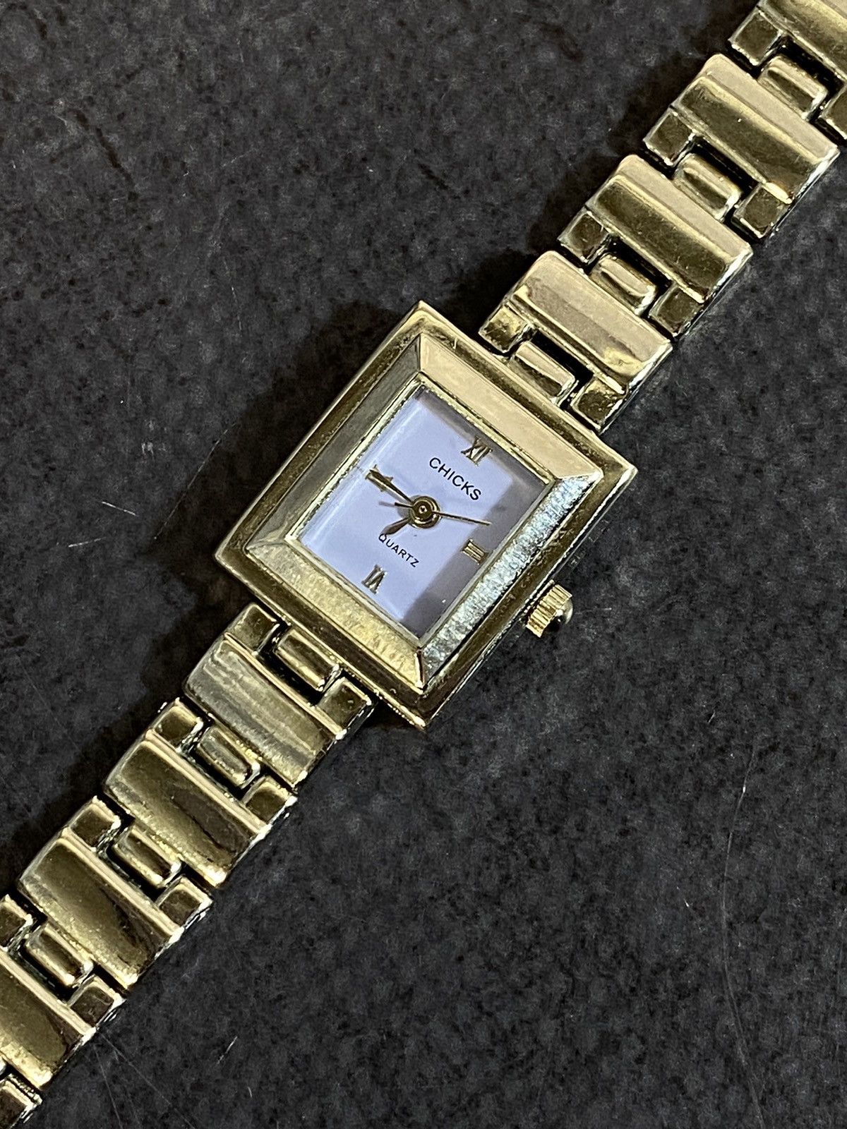 Hysteric Glamour Elegant CHICKS Watch with Metal Bracelet Japanese Brand Size ONE SIZE - 5 Thumbnail