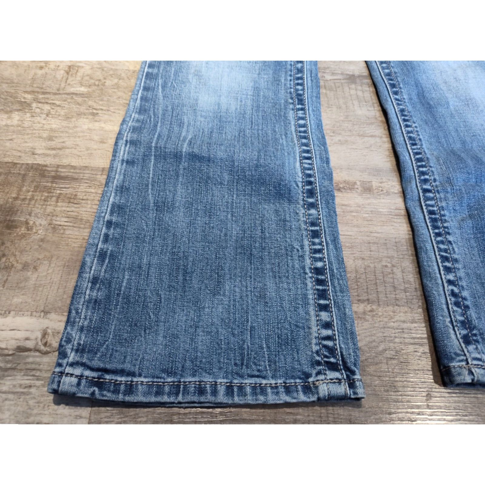 Wrangler Wrangler Jeans Womens Boot Cut Low Rise Rock 47 Bedazzled Denim Stretch 32x29 Size 24" / US 00 / IT 34 - 3 Thumbnail