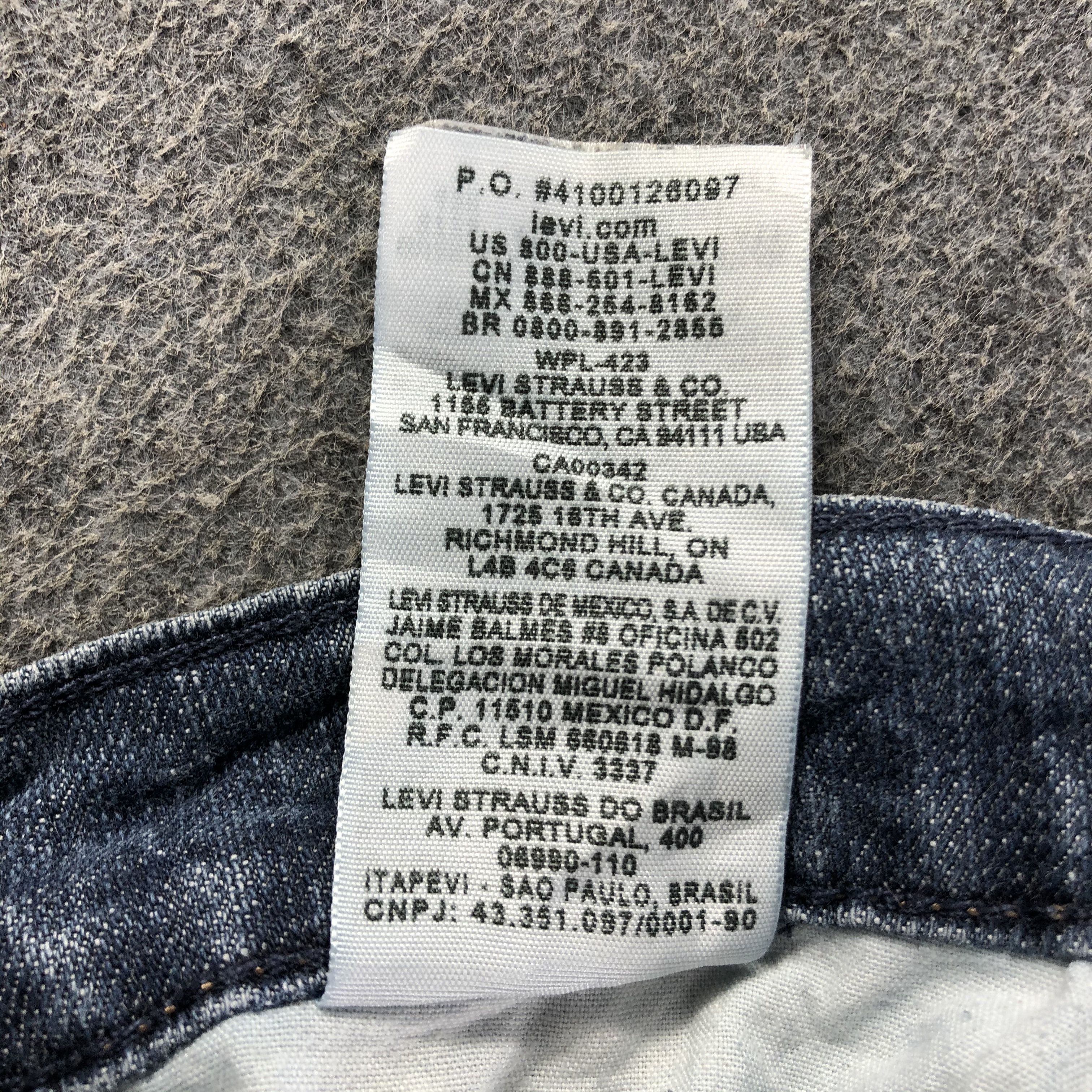 Levi's Vintage Blue Wash Levis 559 Jeans-J3238 Size US 35 - 14 Thumbnail