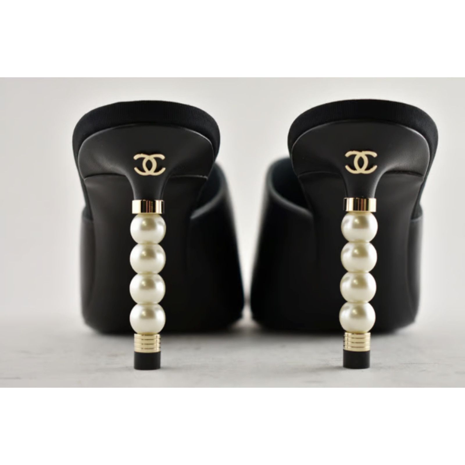 Chanel 20S Paris Rome Pearl CC Mule Slide Backless Heel Pump 36.5 Size US 6.5 / IT 36.5 - 7 Thumbnail