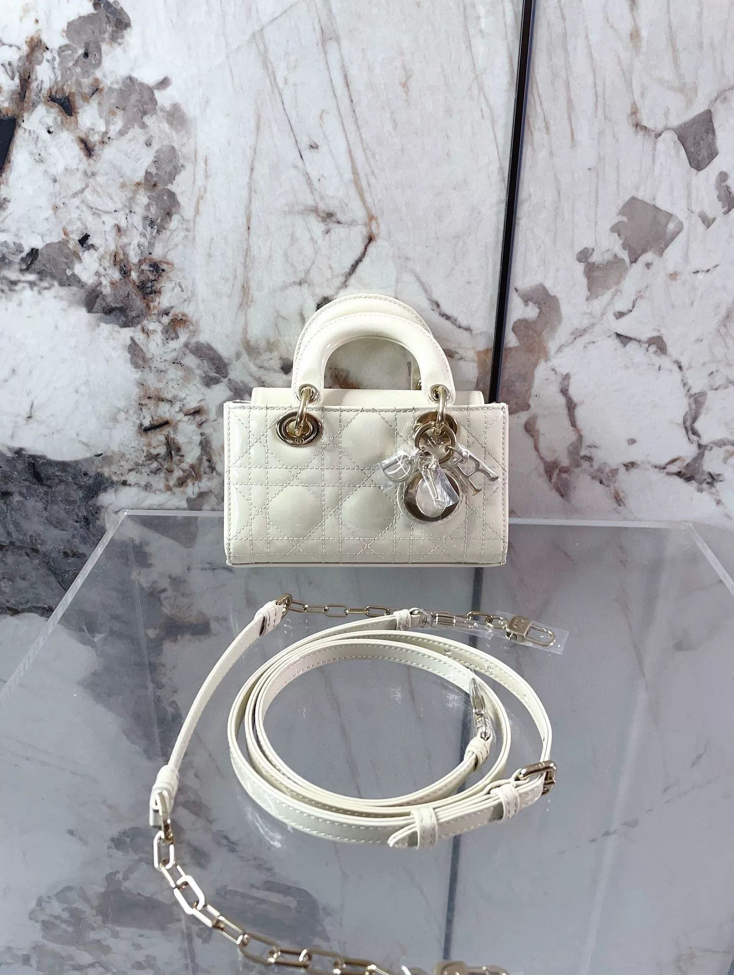 Dior Pre-loved Bag Very good condition Size ONE SIZE - 1 Thumbnail