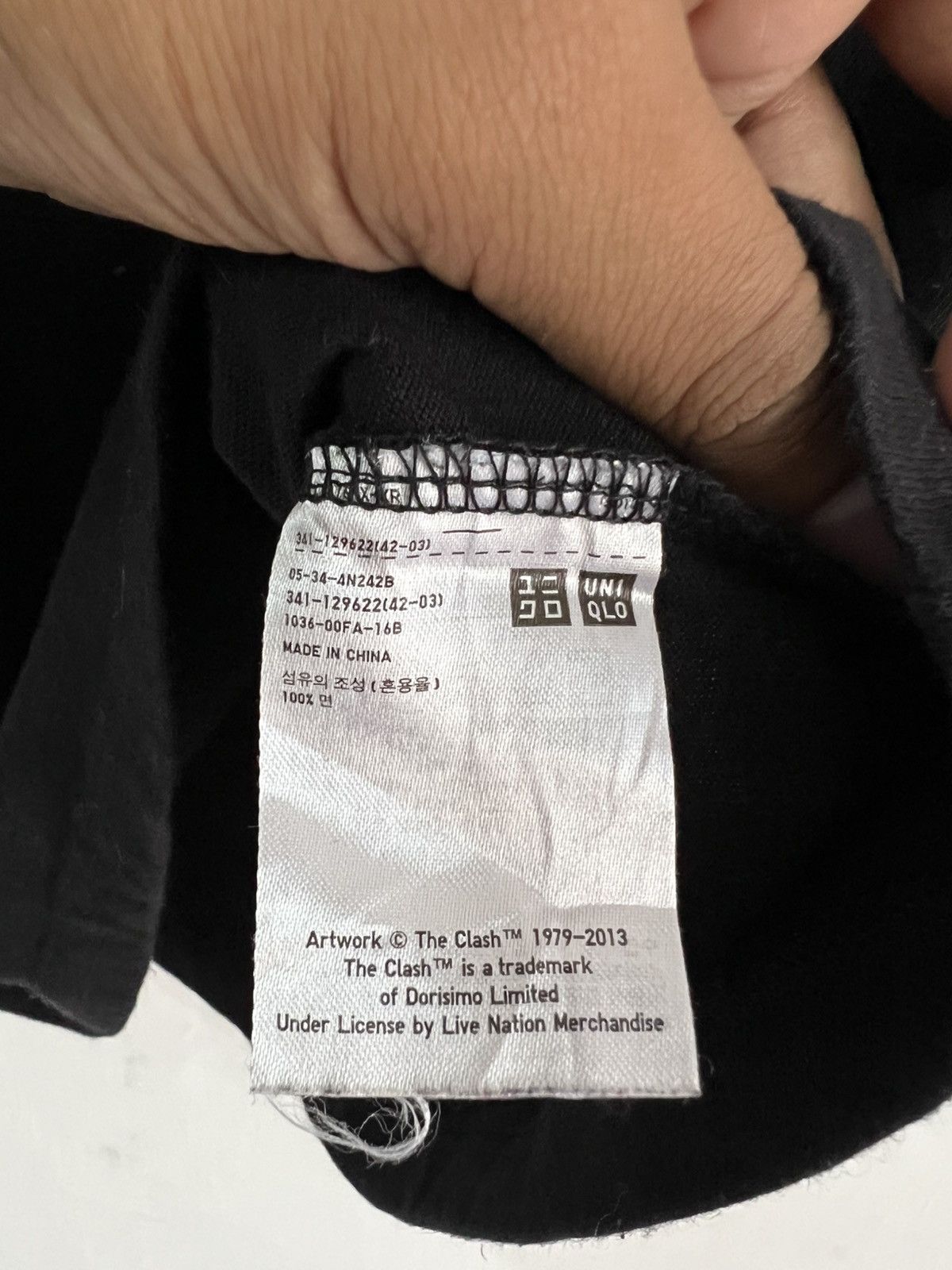 Band Tees Uniqlo X The Clash Streetwear Tee Size US S / EU 44-46 / 1 - 10 Thumbnail