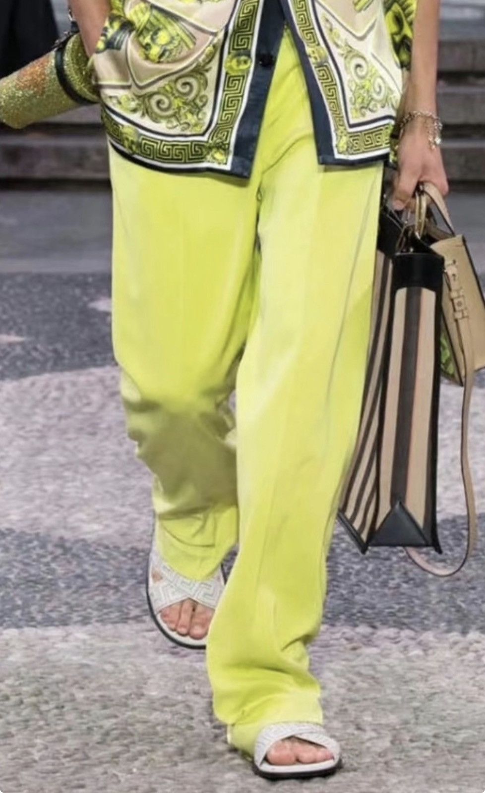 Versace wide leggged pants size49 Size US 32 / EU 48 - 1 Thumbnail
