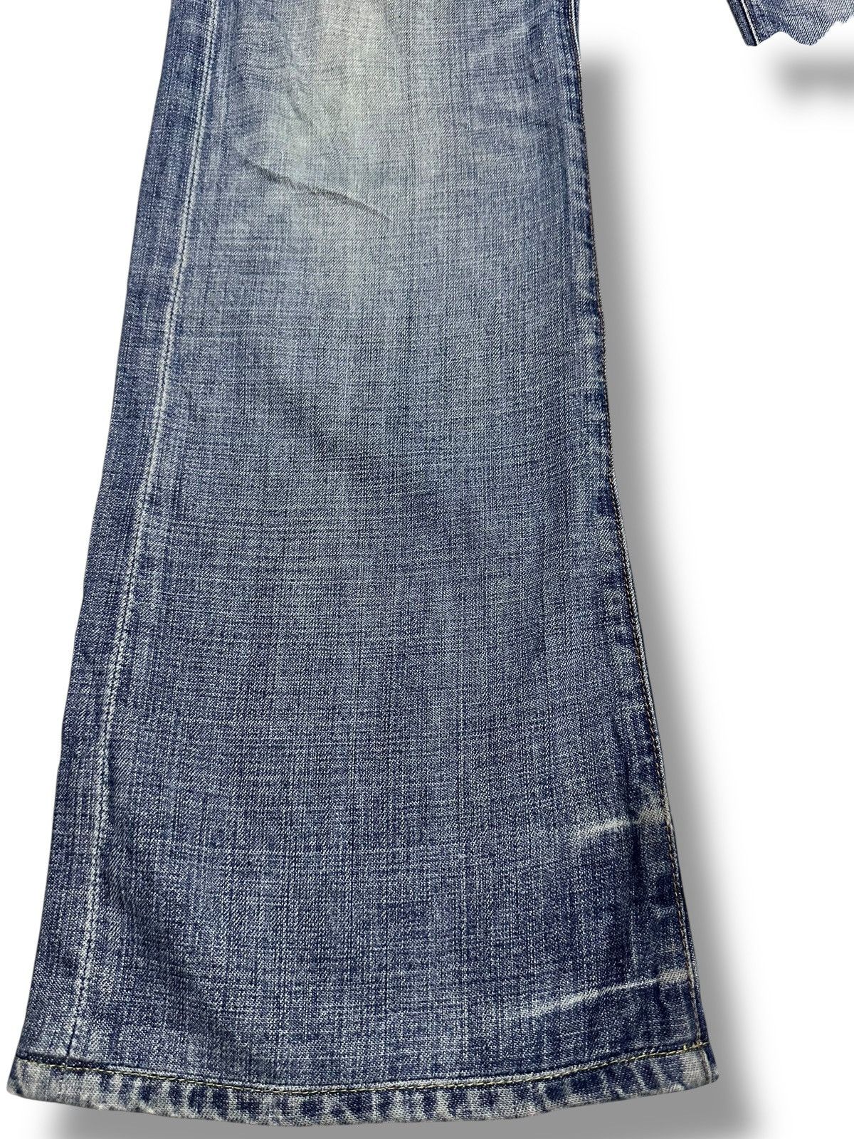 Citizens Of Humanity Citizen of Humanity Distressed Jeans Bootcut and Faded Wash Size US 32 / EU 48 - 8 Thumbnail