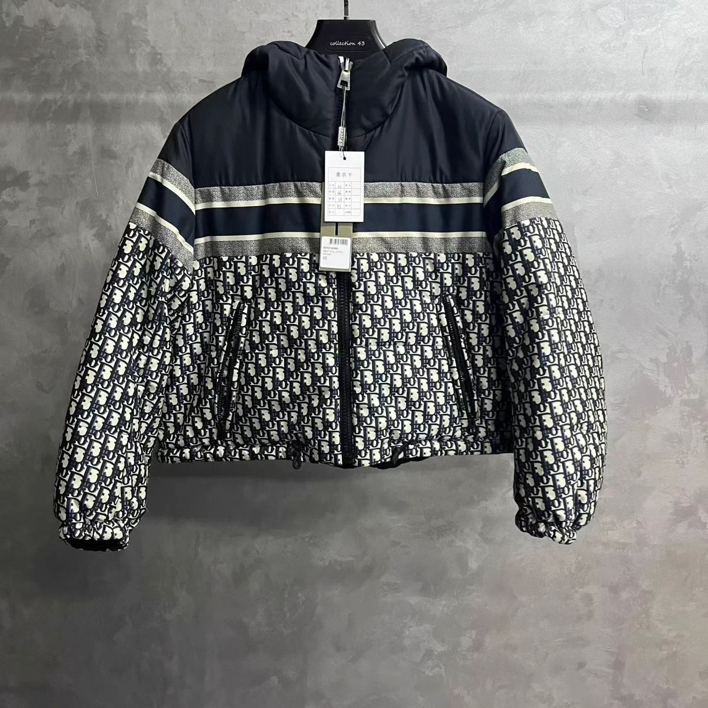Dior Dior color blocked printed double-faced short down jacket XS Size XS / US 0-2 / IT 36-38 - 1 Thumbnail