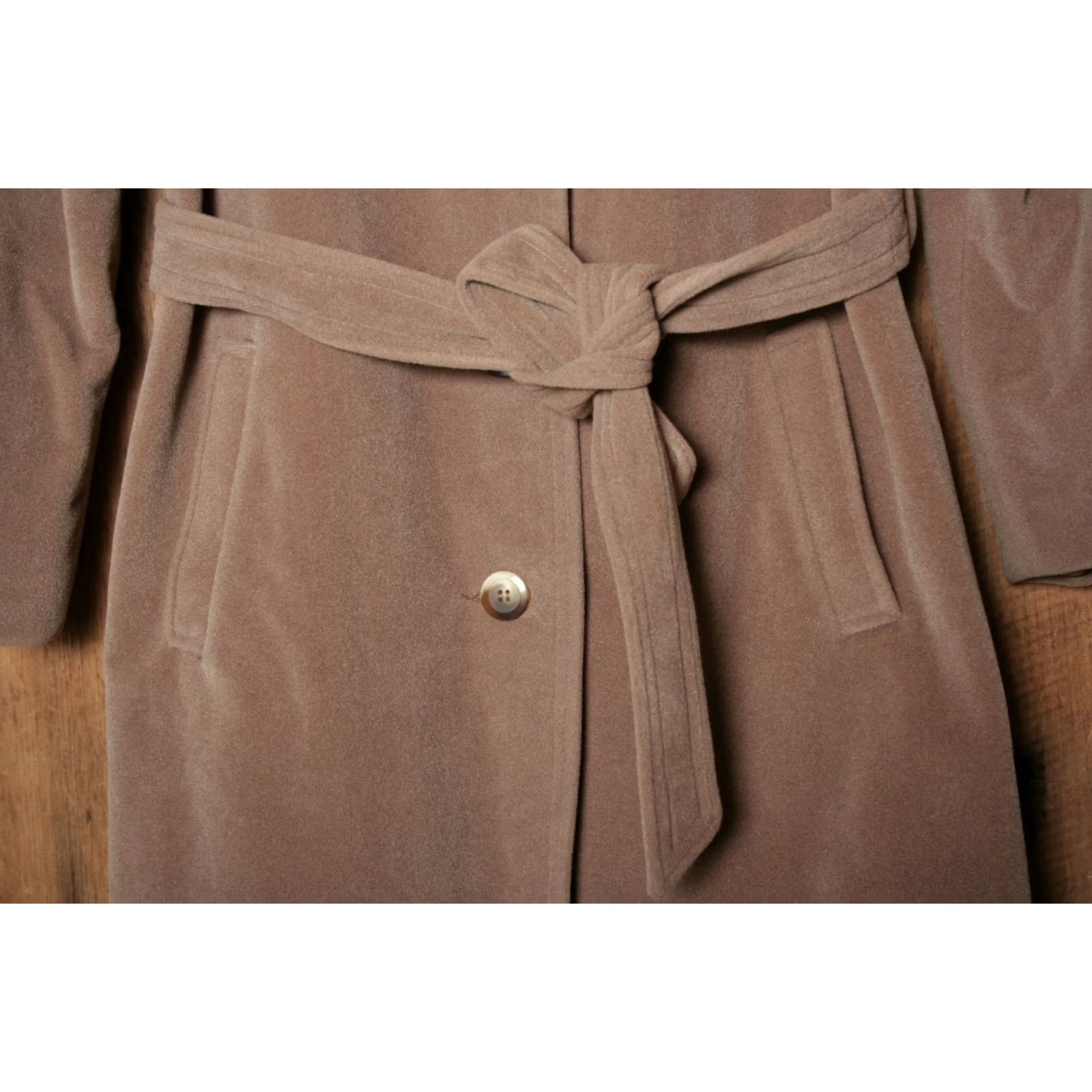 Camel VINTAGE Elegant Fashions Camel Brown Kashmiraj Velour Belted Overcoat M Brown Coat Womens Long Button, Size M Size M / US 6-8 / IT 42-44 - 4 Thumbnail