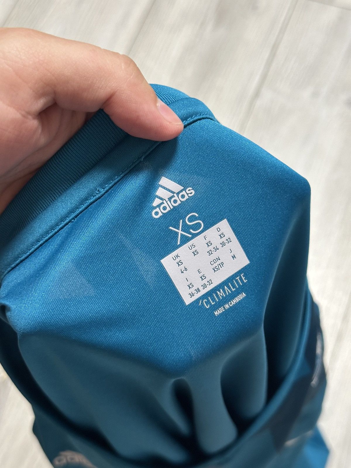 Adidas ADIDAS REAL MADRID 3RD SHIRT 2017/18 WOMEN PRE-ORDER Size XS / US 0-2 / IT 36-38 - 4 Thumbnail