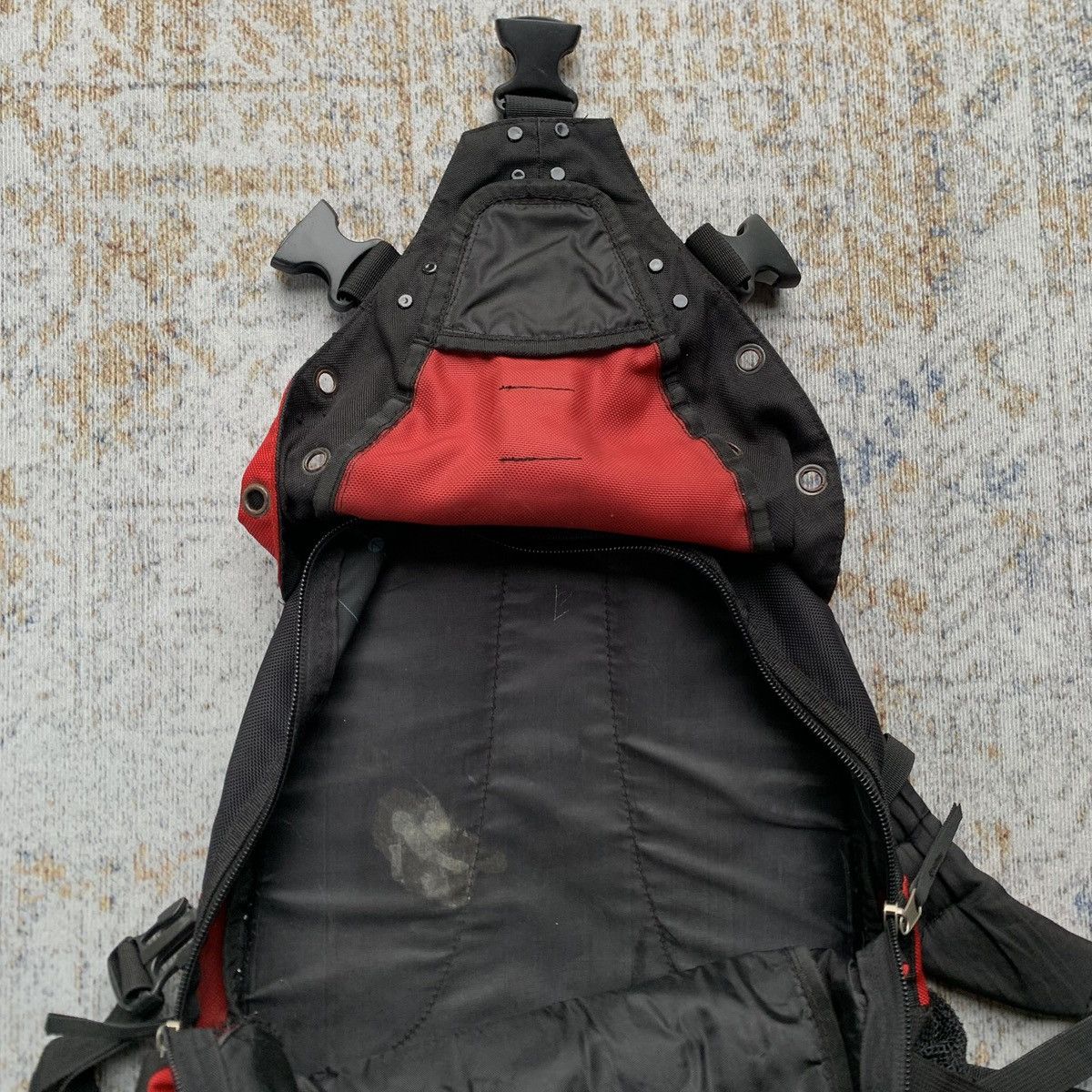 Oakley Vintage Rare Oakley Icon Backpack 1.0 Black Red - Y2K Bag Size ONE SIZE - 13 Thumbnail