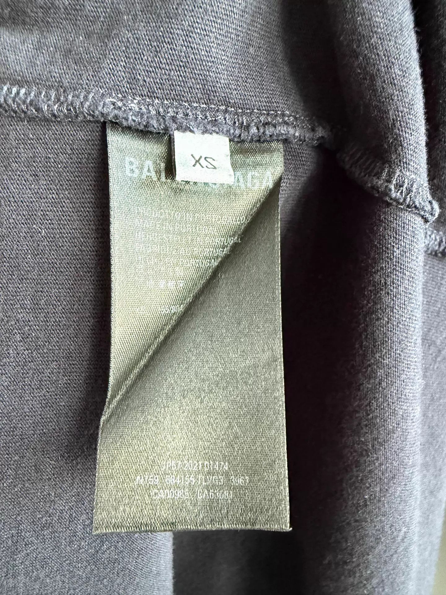Balenciaga Balenciaga No Comment Cracked Print Distressed SS Tee Size XS / US 0-2 / IT 36-38 - 4 Thumbnail