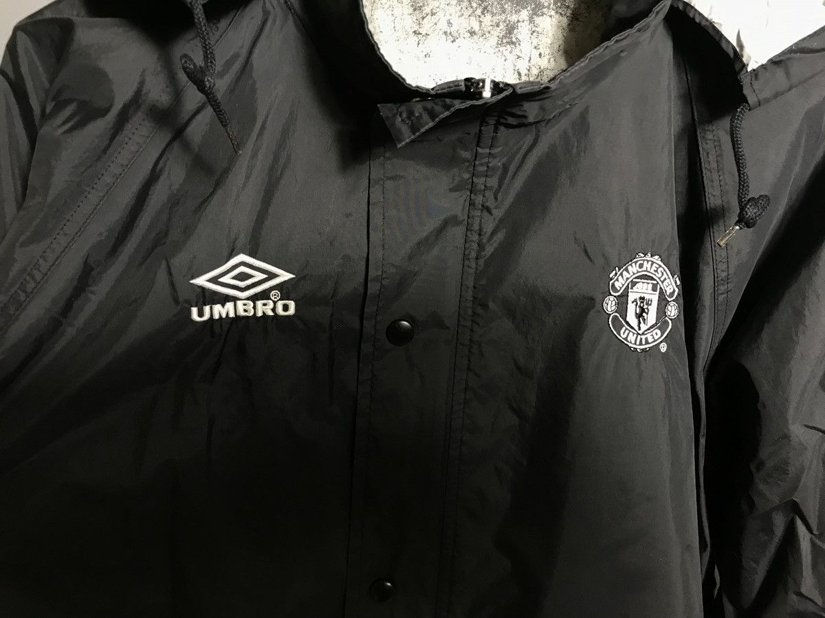 Umbro Manchester United 1999 2000 Football Soccer Rain Jacket Size US M / EU 48-50 / 2 - 4 Thumbnail