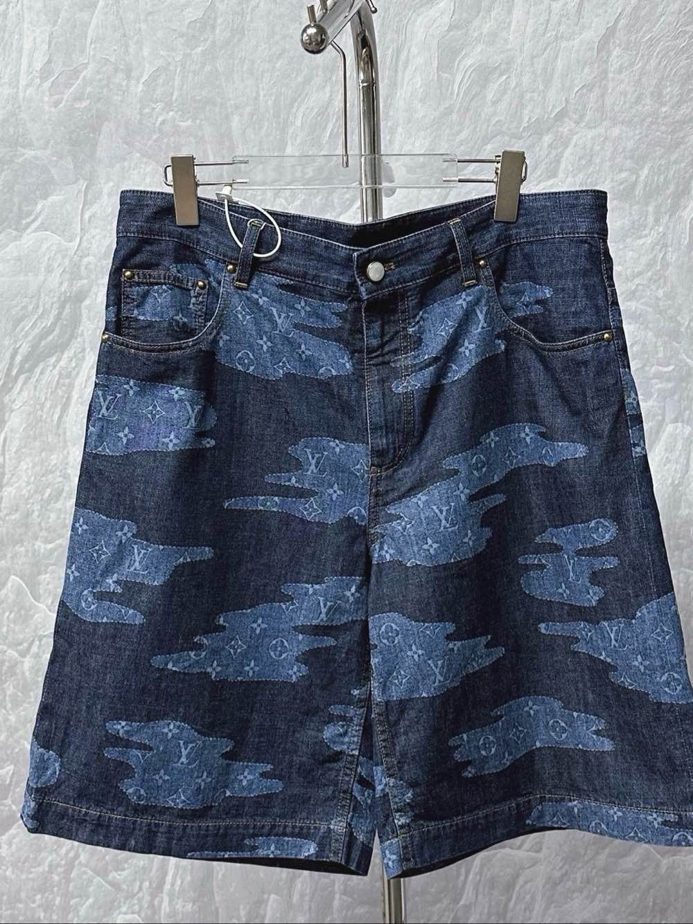 Louis Vuitton Louis Vuitton Monogram Shorts Size 29 Size US 29 - 1 Thumbnail