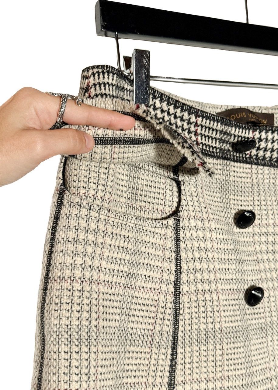 Louis Vuitton Louis Vuitton Houndstooth Tweed Overlapping Mini Skirt Size 28" / US 6 / IT 42 - 5 Thumbnail