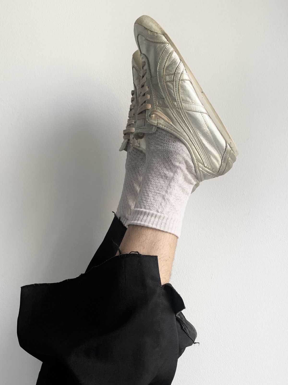 Onitsuka Tiger Thrashed Onitsuka Tiger Mexico 66 Silver Low-Top Sneaker Size US 9 / EU 42 - 10 Thumbnail