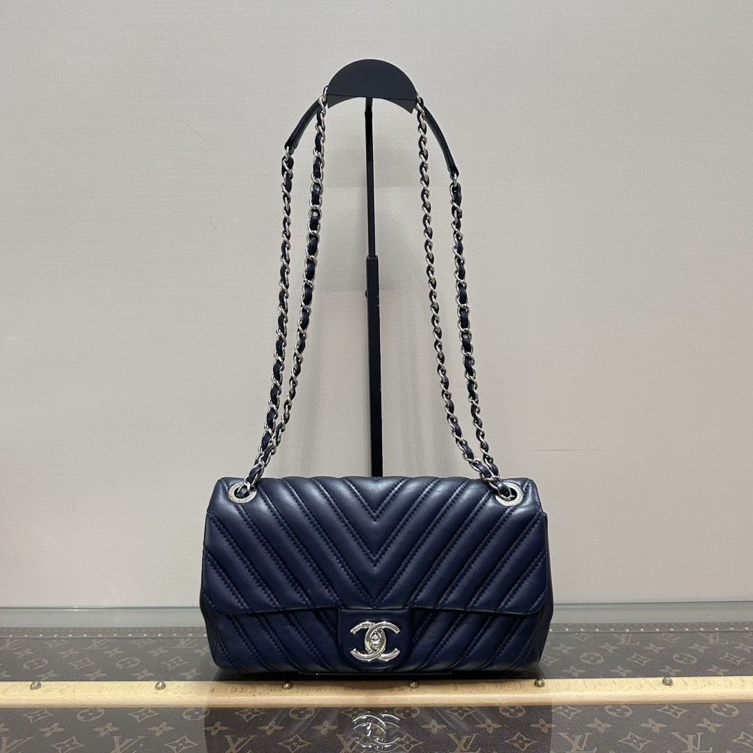 Chanel Pre-loved Bag Very good condition Size ONE SIZE - 1 Thumbnail