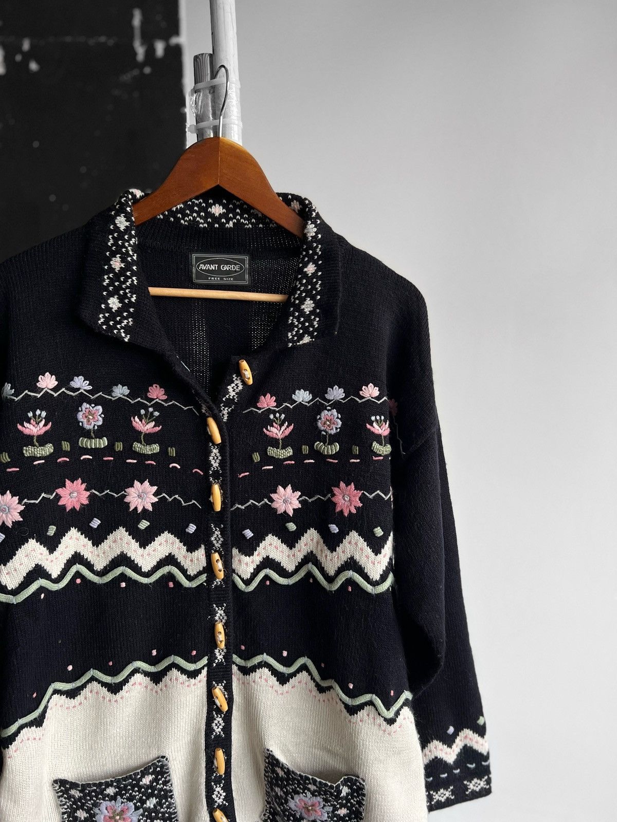 Vintage Avant Garde Vintage Womens 90s Long Sleeve Floral Cardigan Size ONE SIZE - 2 Thumbnail