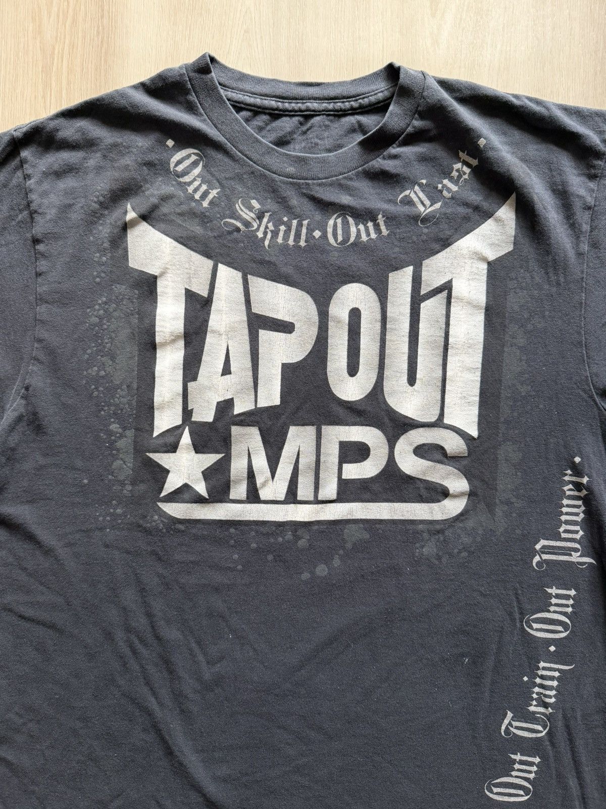 Vintage Vintage TAPOUT Spellout Tee Sz L MMA Affliction Grunge Skate Size US L / EU 52-54 / 3 - 2 Thumbnail