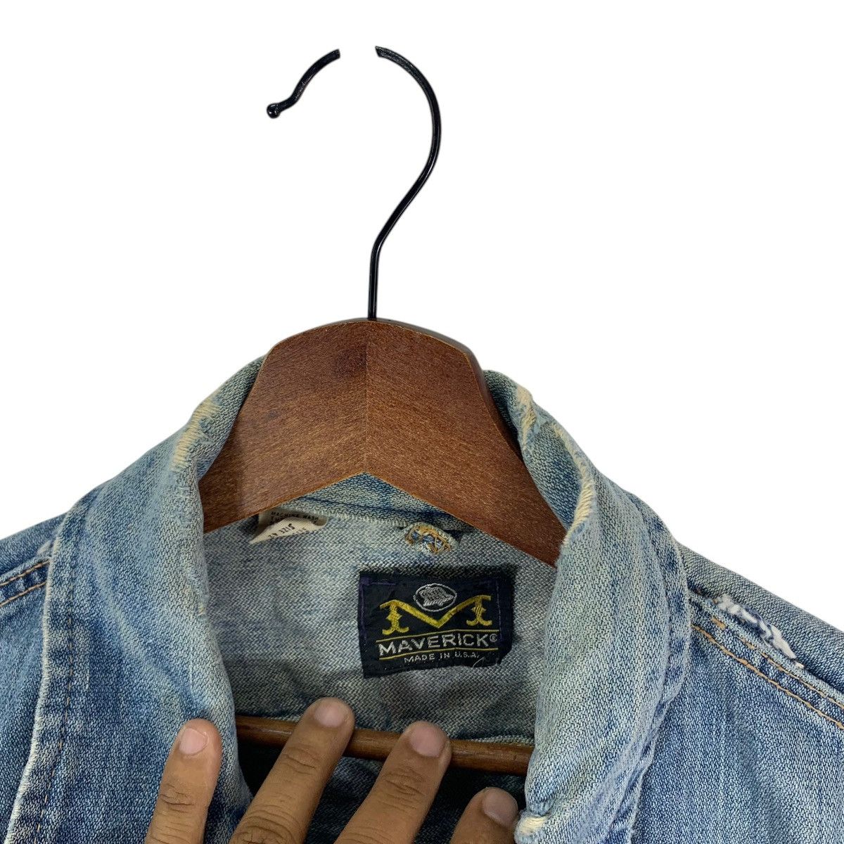 Vintage VINTAGE MAVERICK DISTRESSED DENIM TRUCKER JACKET Size US S / EU 44-46 / 1 - 6 Thumbnail