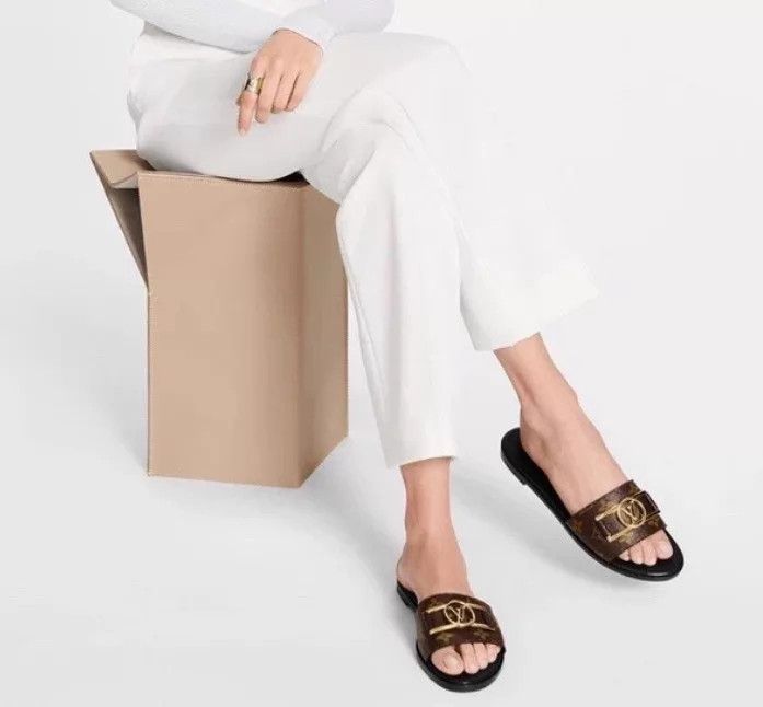 Louis Vuitton LV Monogram Gold Buckle Flat Slipper Women's EU37 98New Size US 6.5 / IT 36.5 - 8 Thumbnail
