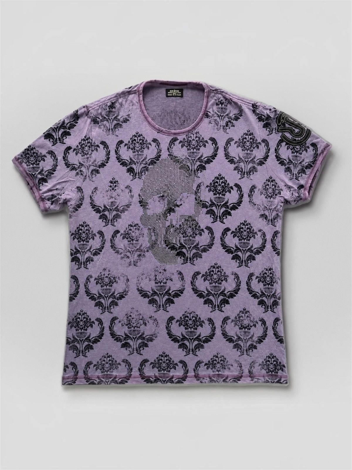 Japanese Brand Rarer Die Hard Poem Skull Gothic Distressed Purple Tshirt Size US L / EU 52-54 / 3 - 1 Thumbnail
