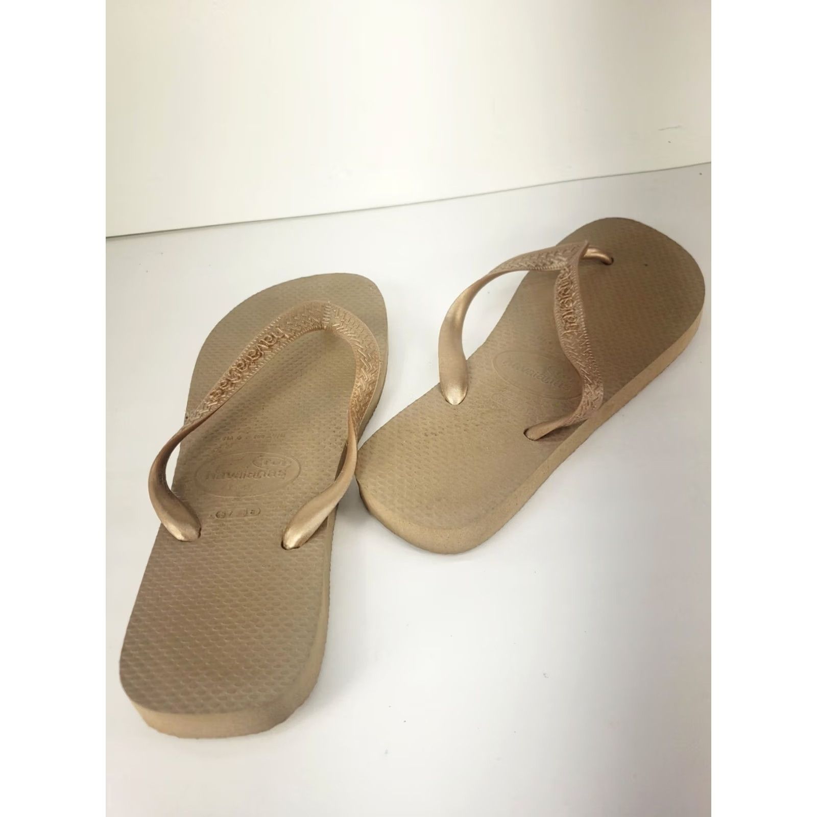Vintage Havaianas Flip Flops Sandals Womens US 6 37/38 Gold Beach Travel Thong Flip Flop Size US 6 / IT 36 - 4 Thumbnail