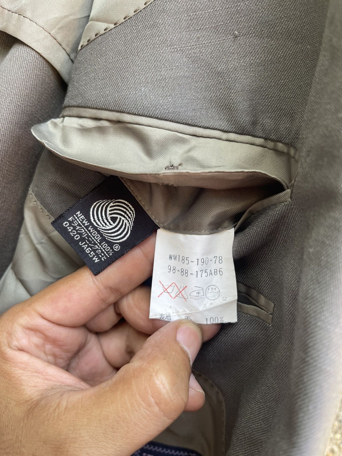 Burberry Vintage Burberry Gold Button Double-Breasted Blazer Jacket Size US M / EU 48-50 / 2 - 6 Thumbnail