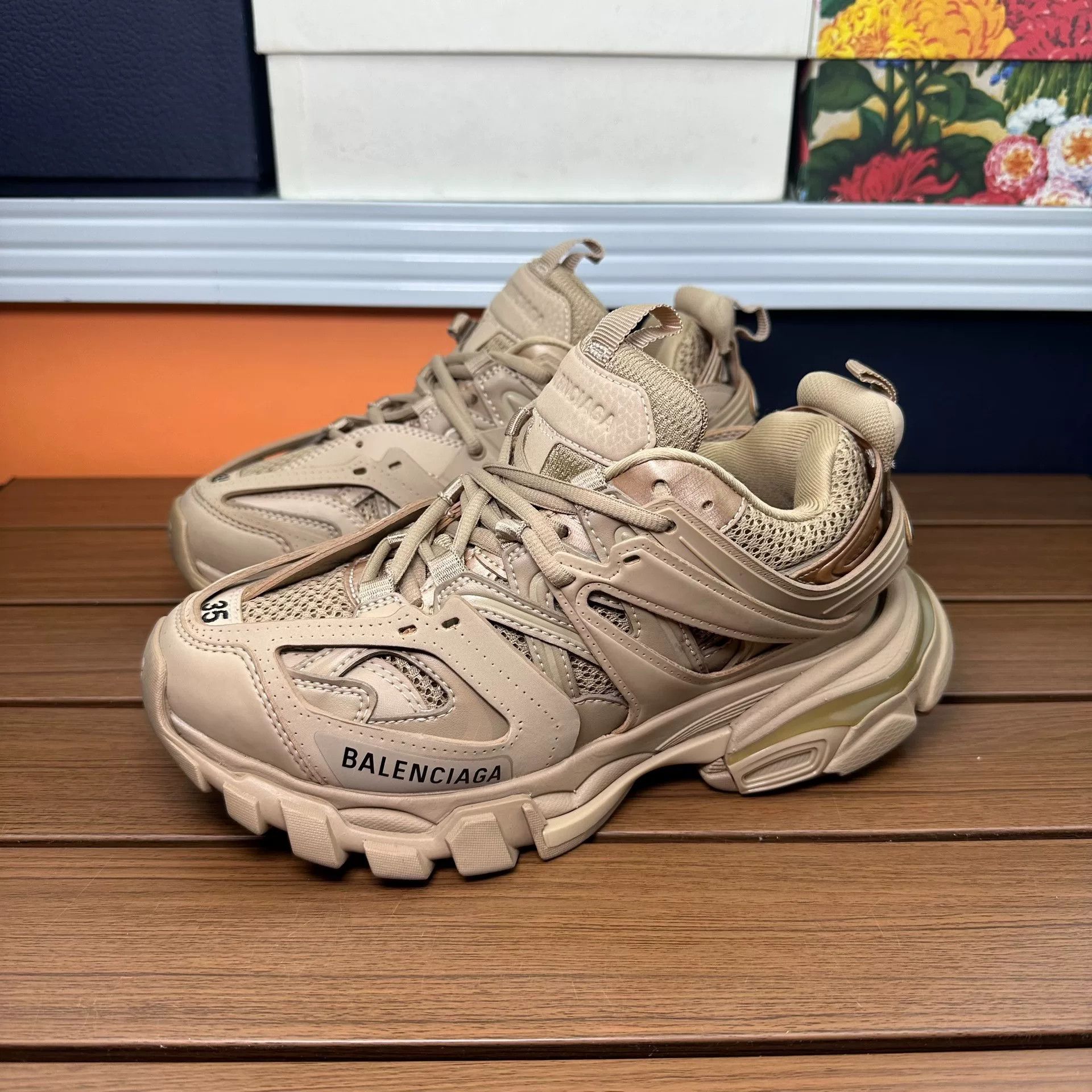 Balenciaga Balenciaga Lowtop Sneakers it_35 Women Size US 5 / IT 35 - 1 Thumbnail