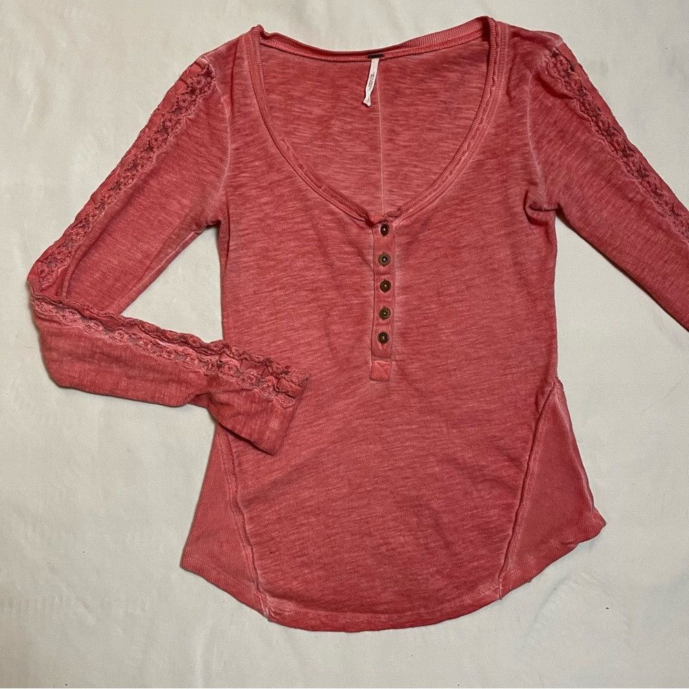 Free People Free People Shell Stitch Long Sleeve Coral Pink Henley Size Size XS / US 0-2 / IT 36-38 - 6 Thumbnail