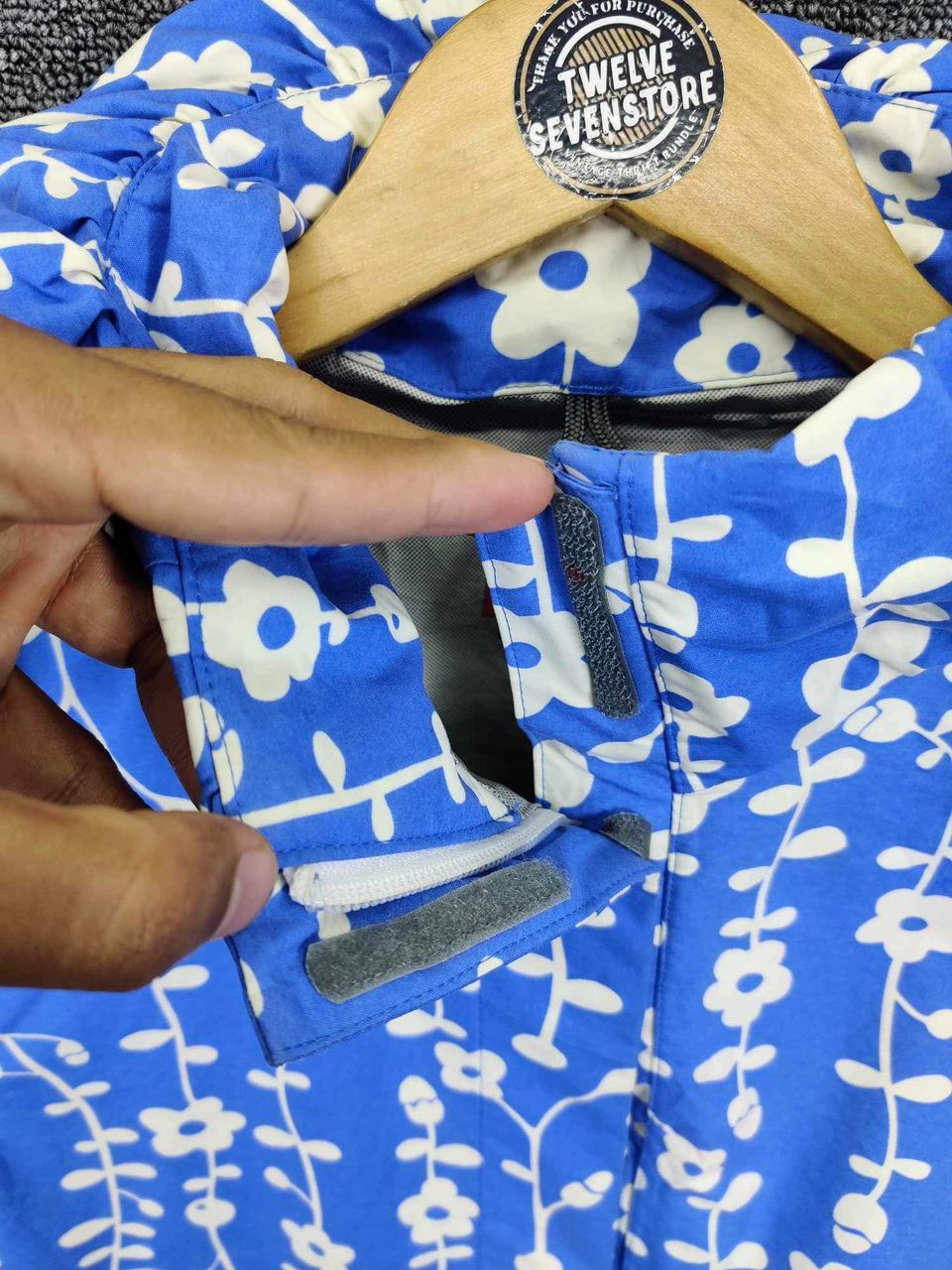 Helly Hansen Vintage Helly Hansen Fullprint Floral Jacket Nice Design Size US L / EU 52-54 / 3 - 7 Thumbnail