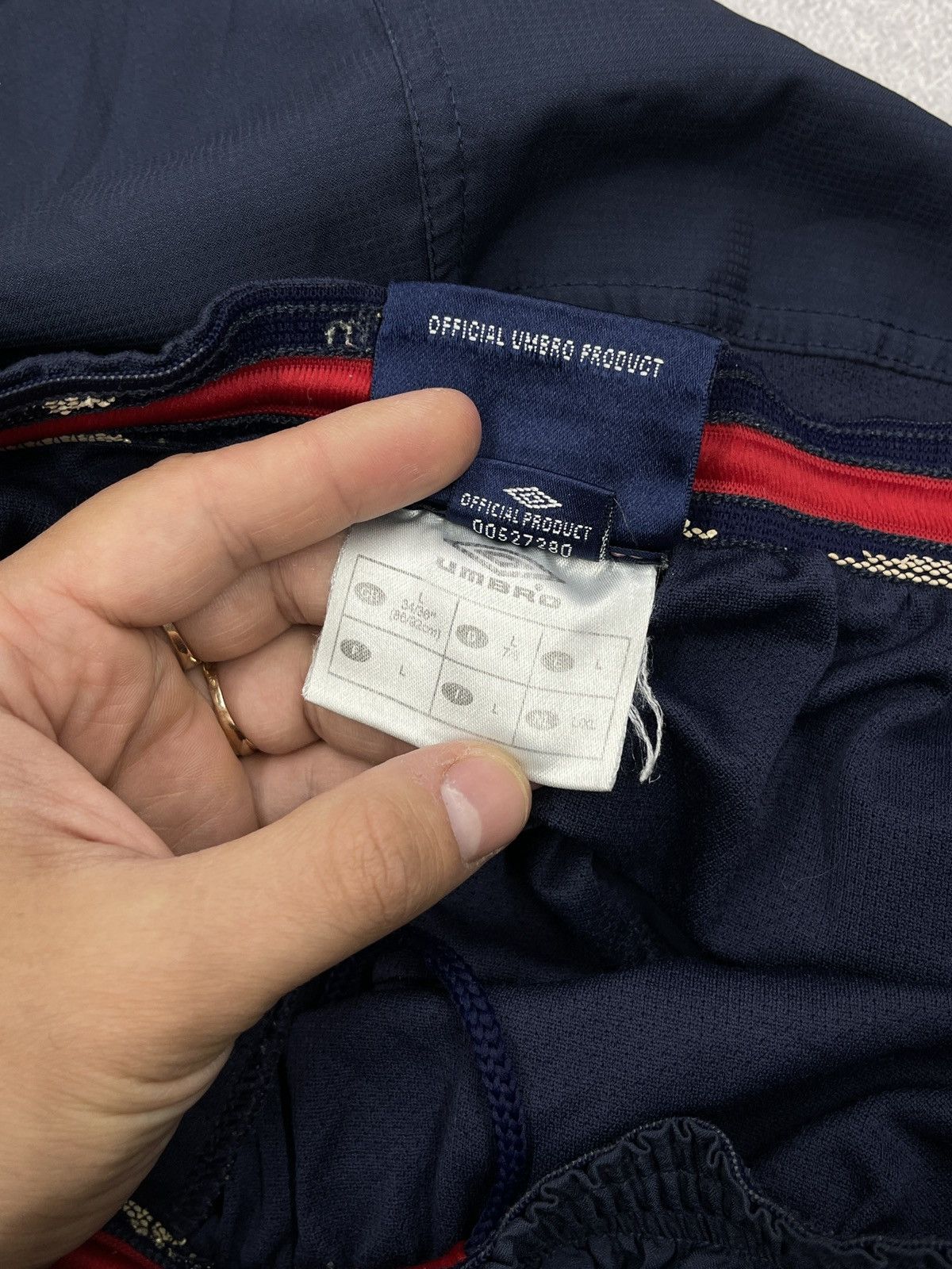 Umbro Vintage Umbro England Navy Soccer Shorts Y2K Football Club Size US 34 / EU 50 - 8 Thumbnail