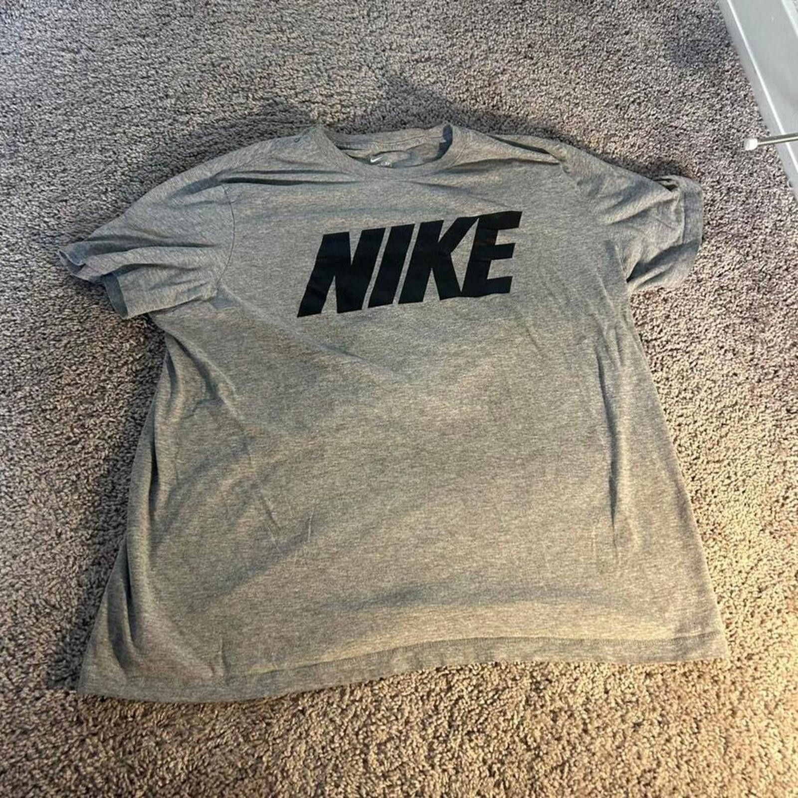 Nike The nike tee simple Size US XL / EU 56 / 4 - 1 Thumbnail