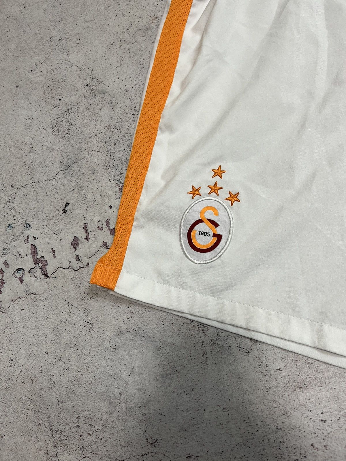 Nike Nike Galatasaray Away Football Shorts Soccer Men’s Size M Size US 32 / EU 48 - 2 Thumbnail
