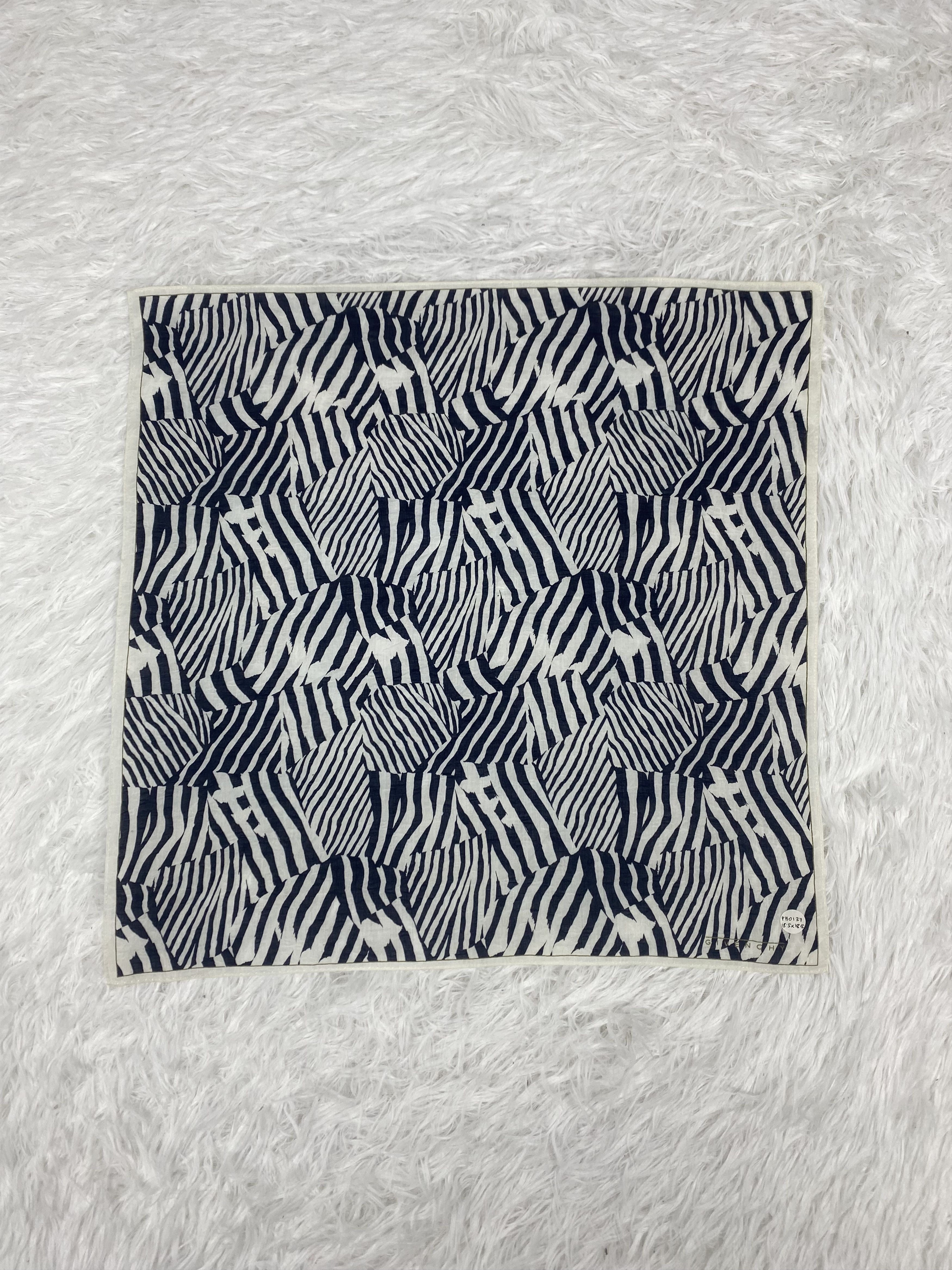 Vintage Vintage Givenchy Handkerchief PH0137 Size ONE SIZE - 4 Thumbnail