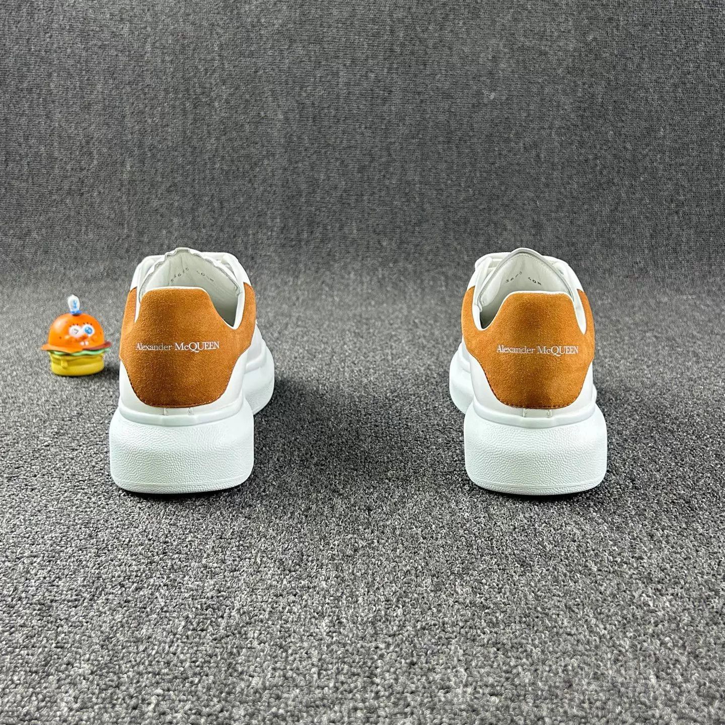 Alexander McQueen Alexander McQueen white sneakers logo tab platform 40.5 new Size US 7.5 / EU 40-41 - 5 Thumbnail