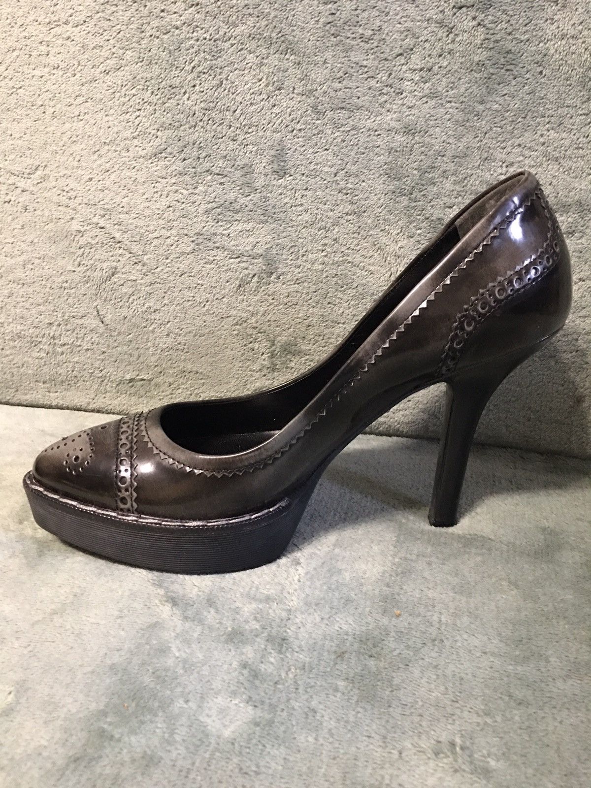Gucci Gucci Two Tone Brogue Leather Cap Toe Platform Pumps EU38.5 Size US 8.5 / IT 38.5 - 6 Thumbnail