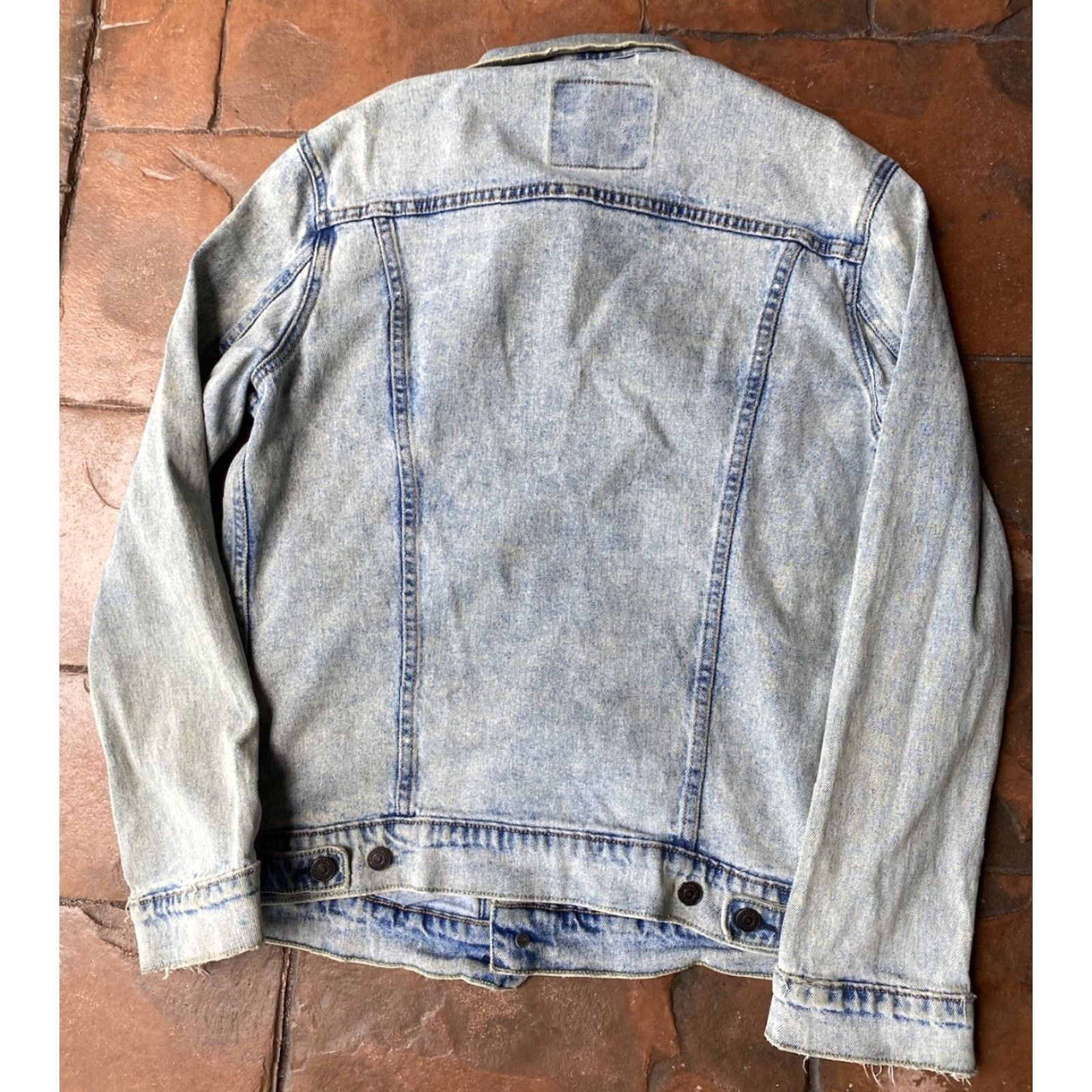 Levi's VINTAGE Levi's Trucker Denim Jacket Men Medium Blue 90s Y2K Distressed Lightweight All Seasons Size US M / EU 48-50 / 2 - 3 Thumbnail