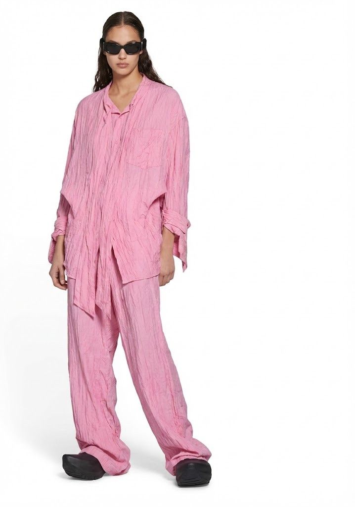 Balenciaga o1s1wg110126 Logomania All Over Swing Twisted Blouse in Pink Size XS / US 0-2 / IT 36-38 - 1 Preview