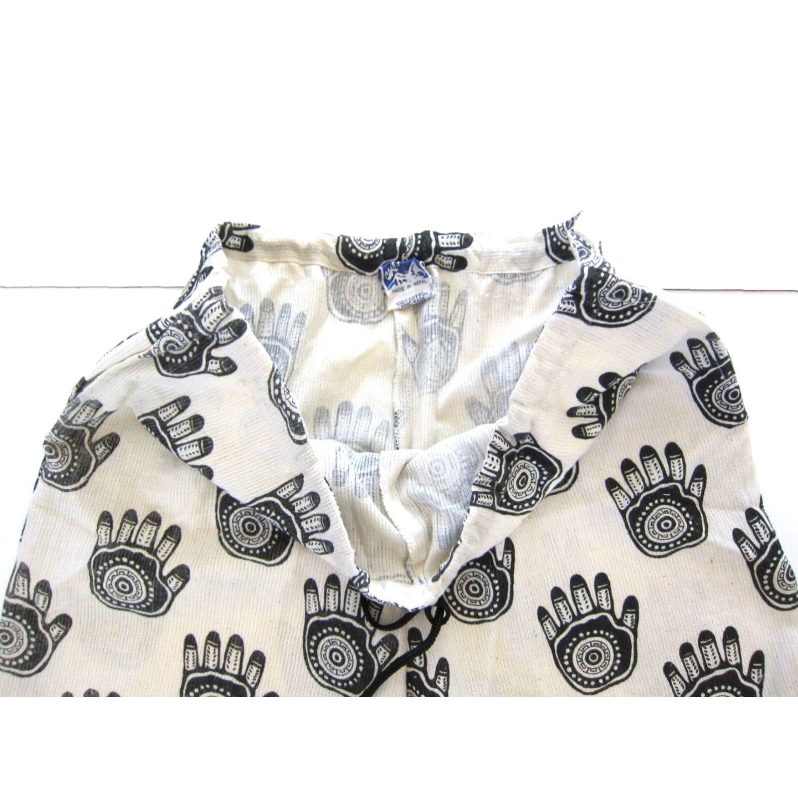 Vintage VINTAGE Cheppu Nepal 100% Cotton Black Ivory Hand Pocket Drawstring Short Men L Size US 33 - 6 Thumbnail