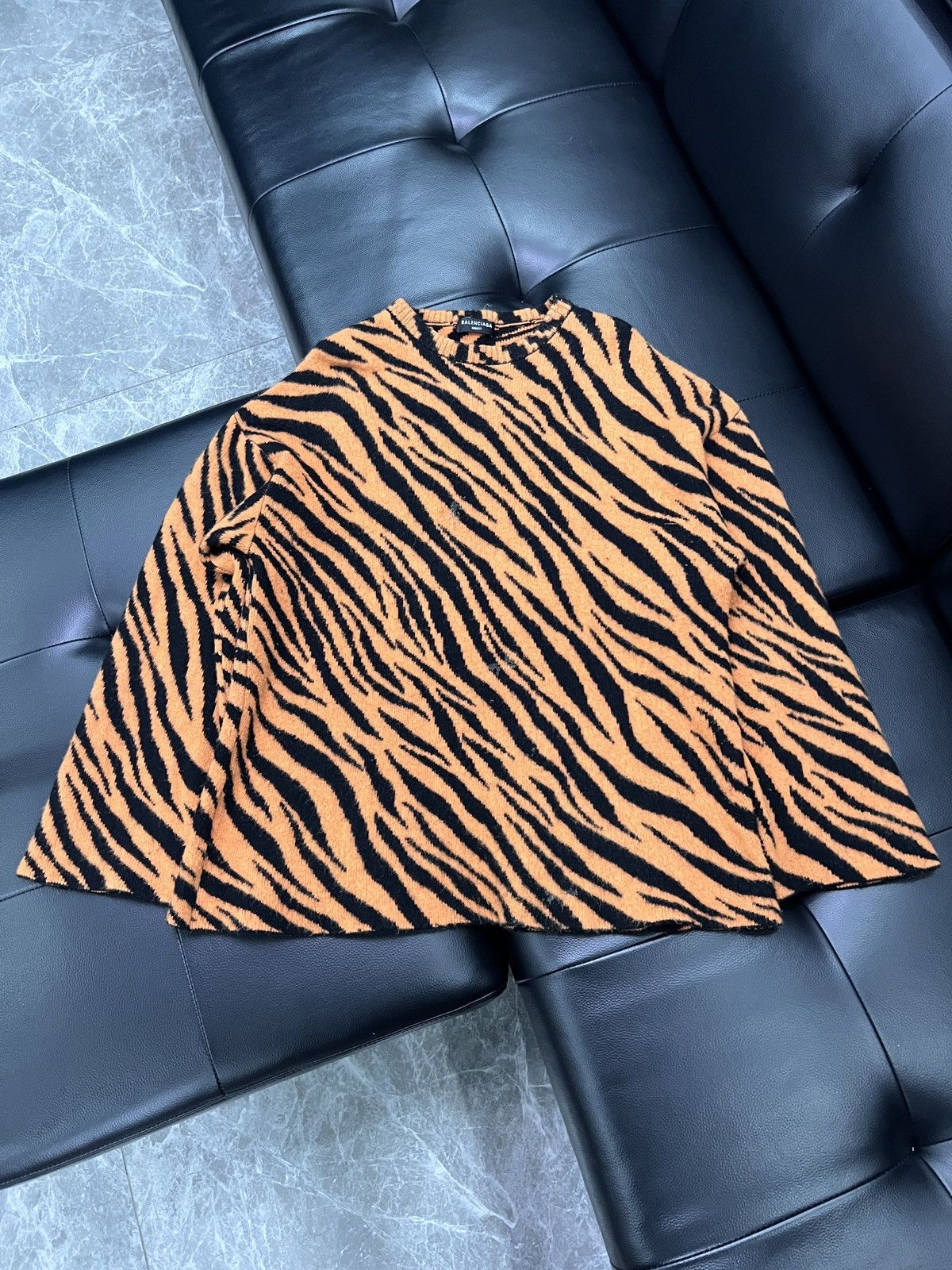 Balenciaga Balenciaga by Demna SS22 Year of the Tiger Tiger Print Cashm Size US S / EU 44-46 / 1 - 3 Thumbnail
