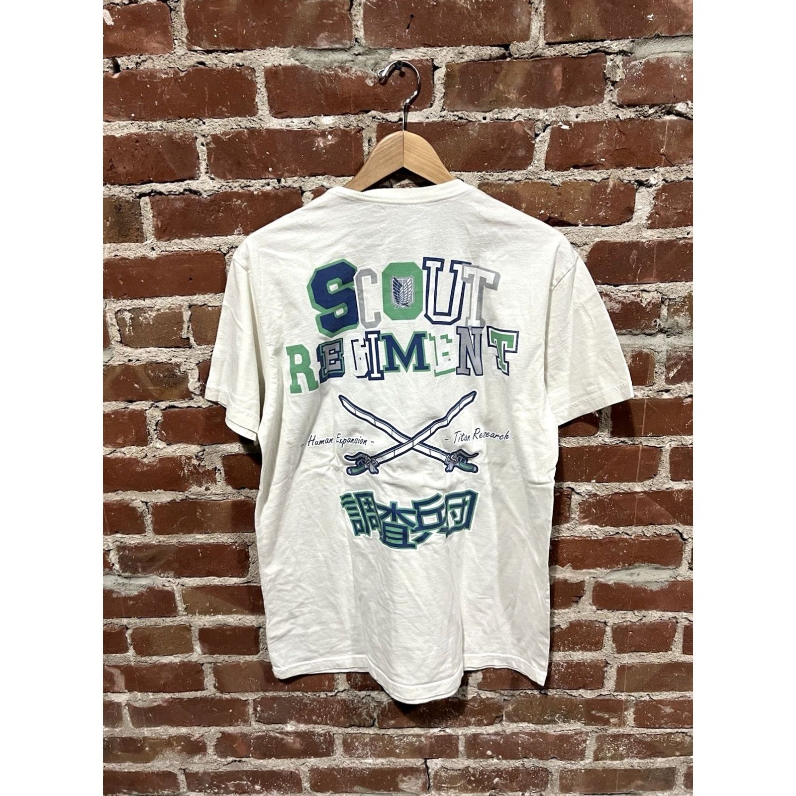 Vintage Attack on Titan Mens White Short Sleeve T-Shirt L Size Large Scout Retire Graphic Shirt Size US L / EU 52-54 / 3 - 2 Thumbnail