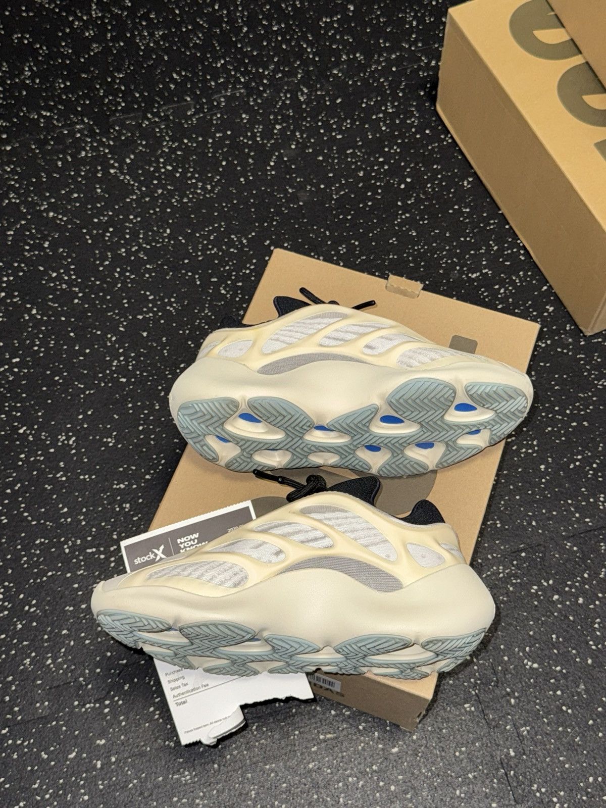 Adidas × Yeezy Adidas Yeezy 700 V3 Azael sz 5.5Y Size US 5.5 / EU 38 - 7 Thumbnail
