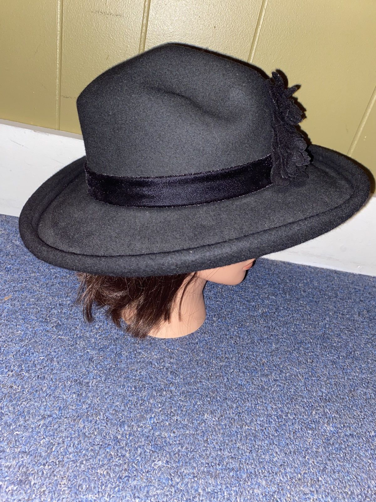 Other Women OS 100% wool brim hat satin ribbon w/floral appliqué Size ONE SIZE - 2 Thumbnail