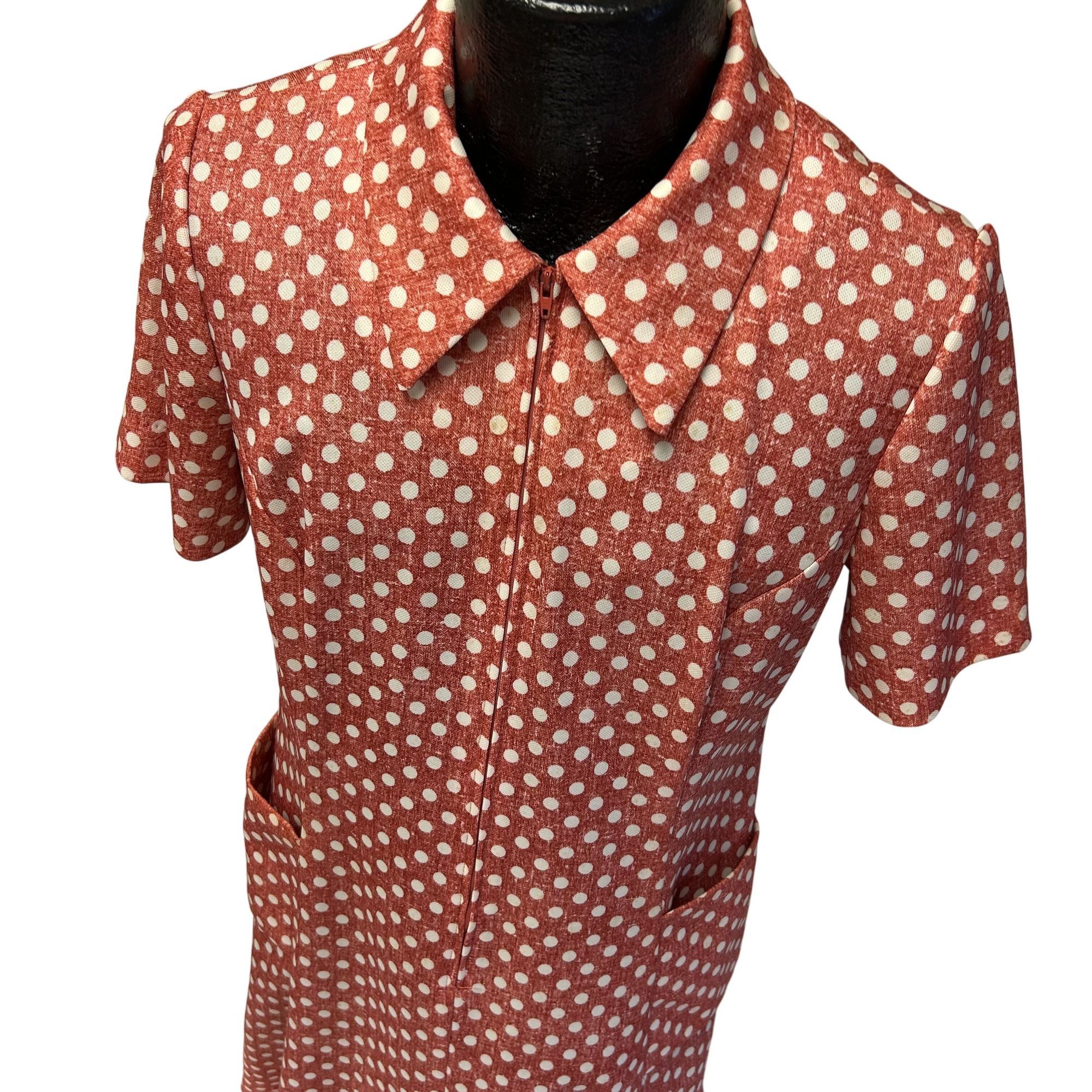 Vintage 60 70's MOD Red POLKA DOT Zipper Collared House Dress 18.5 Size XXL / US 16-18 / IT 52-54 - 3 Thumbnail