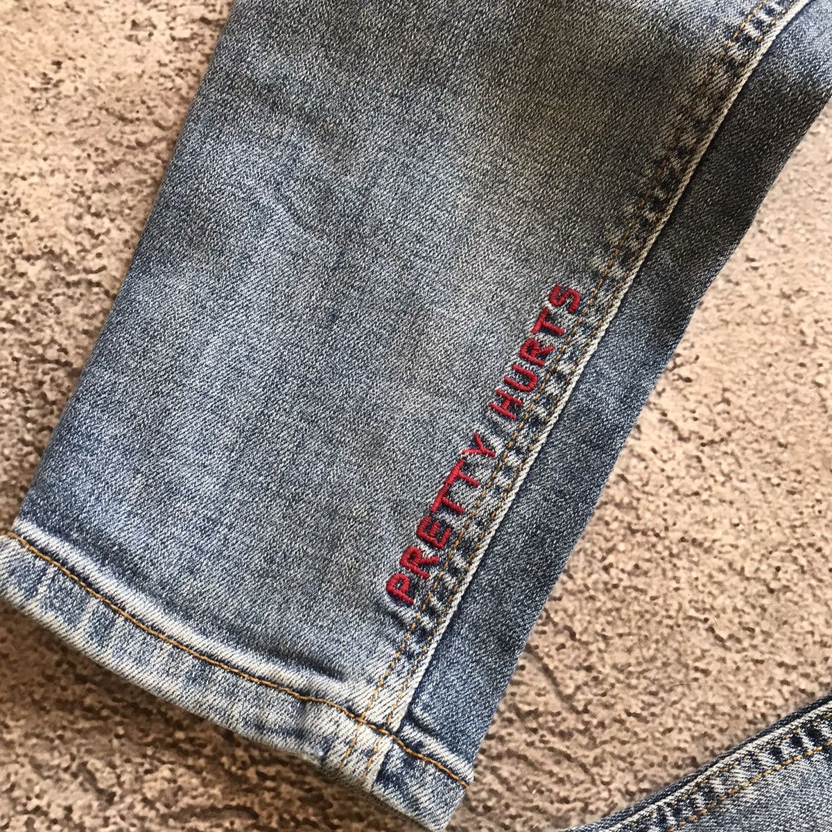 Vintage Vintage Guess Distressed Baggy Jeans Japan 90s Grunge 27 Size 27" / US 4 / IT 40 - 4 Thumbnail