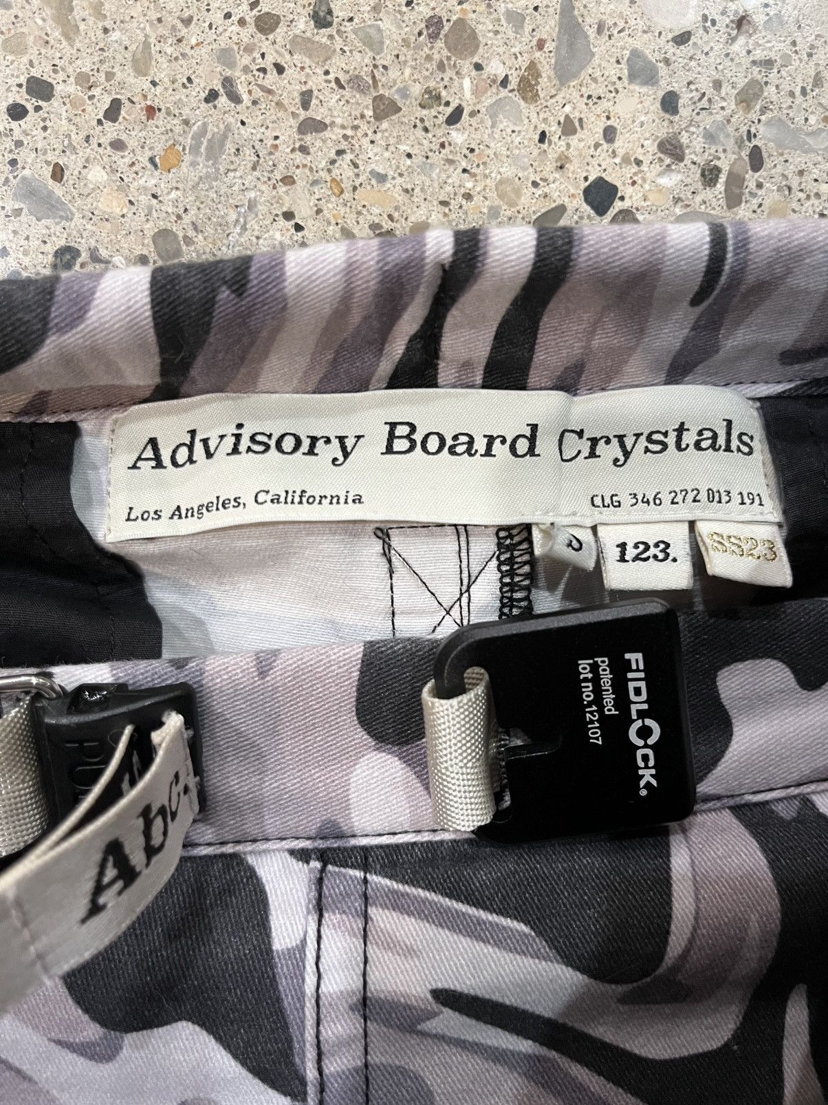 Advisory Board Crystals Camo cargo shorts Size US 29 - 6 Thumbnail