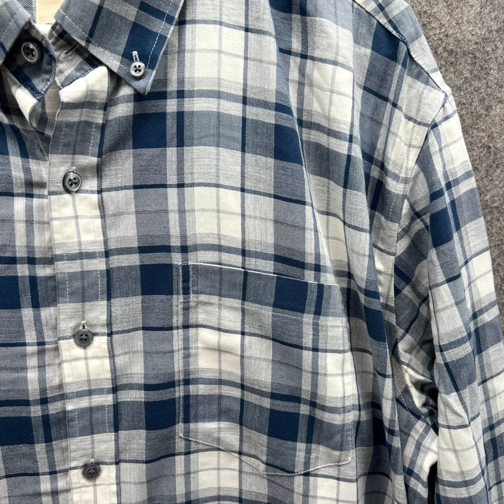 Vintage VINTAGE? No — LL Bean Shirt Men XL White Blue Traditional Tall Button Up Plaid Wrinkle Plaid Size US XL / EU 56 / 4 - 3 Thumbnail