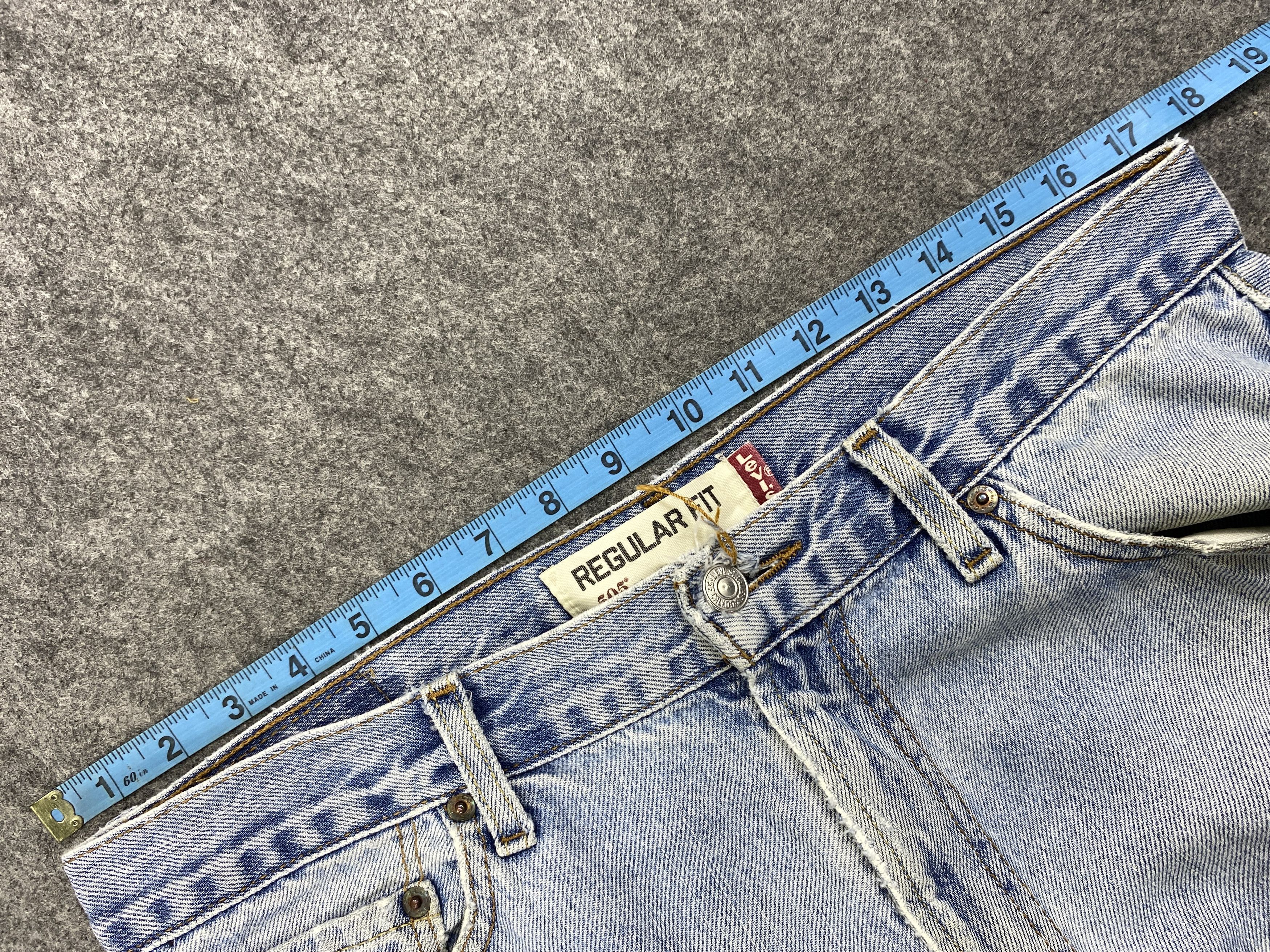 Levi's Light Blue Wash Vintage Levi's 505 35x31.5 Denim -JN1277 Size US 35 - 5 Thumbnail
