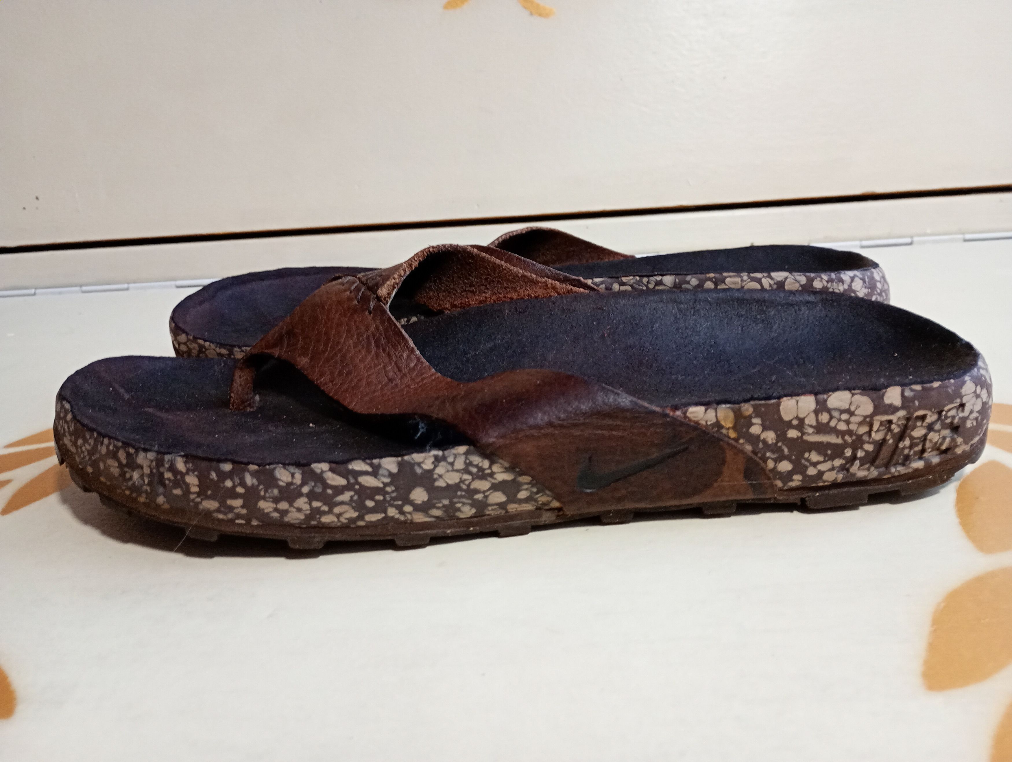 Nike ACG Nike ACG Flip Flops Leather Vintage 2007 Size US 10 / EU 43 - 9 Thumbnail