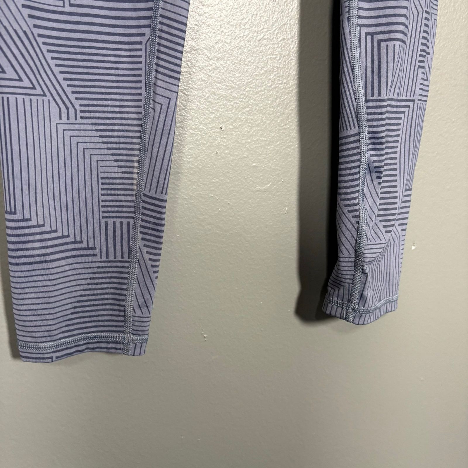 Gymshark Gymshark Blue Striped Elevate Leggings - Small Ankle Length Size 27" / US 4 / IT 40 - 3 Thumbnail