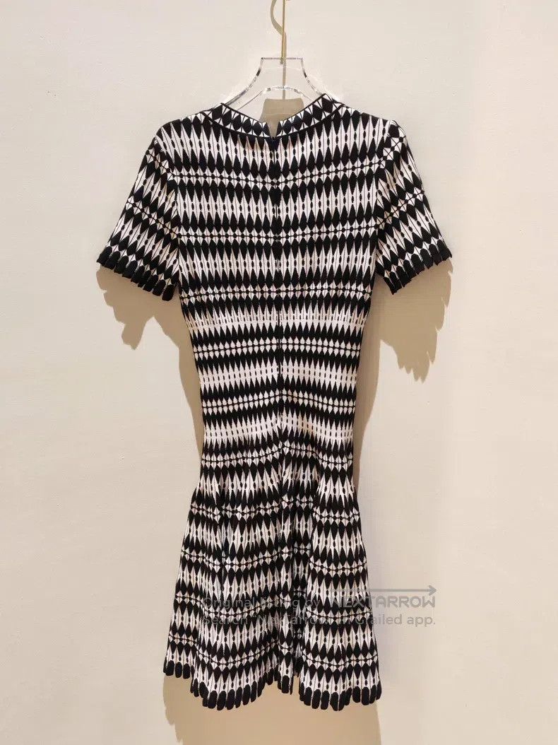 Alaia Alaia Black and White Geometric Diamond Knit Fabric Short Size XS / US 0-2 / IT 36-38 - 4 Thumbnail